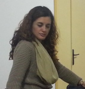 La secretària d'Educació i Cultura de Compromís Xixona, Sofia Castaños, abans de la compareixença